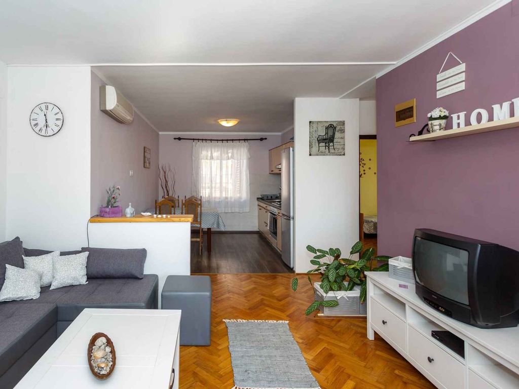 Ferienwohnung mit Klimaanlage, Terrasse und Grillmöglichkeit