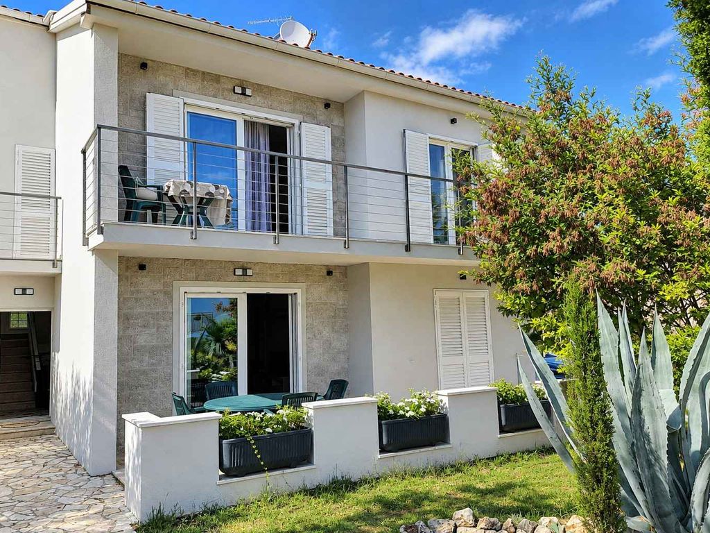 Ferienwohnung mit Klimaanlage, Terrasse und Grillmöglichkeit