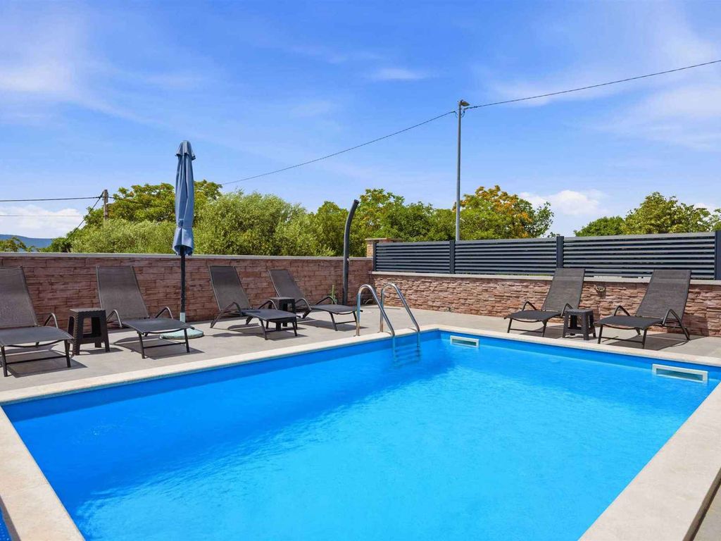 Ferienhaus mit Pool und Klimaanlage