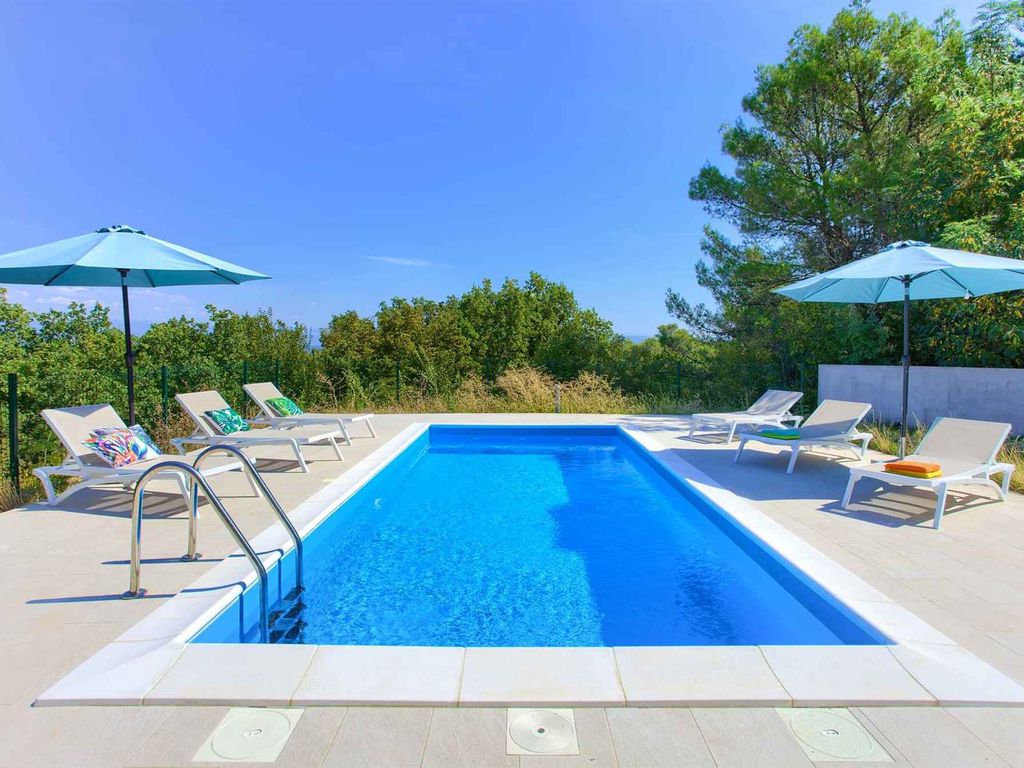 Villa mit Pool in einer ruhigen Gegend in der Nähe der Stadt Krk