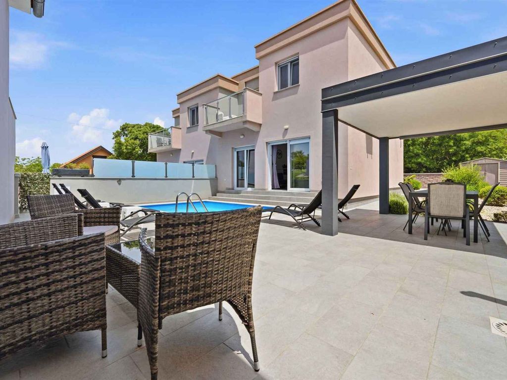 Ferienhaus mit Pool und Kilmaanlage