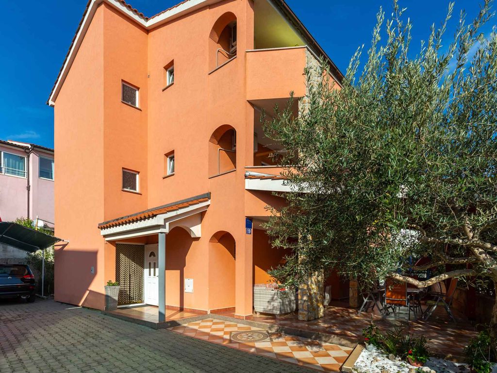 Ferienwohnung mit Klimaanlage und Balkon