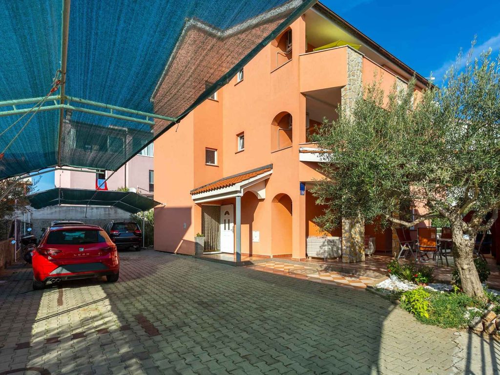 Ferienwohnung mit Klimaanlage und Balkon