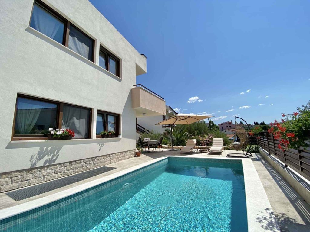 Villa mit Klimaanlage und Pool