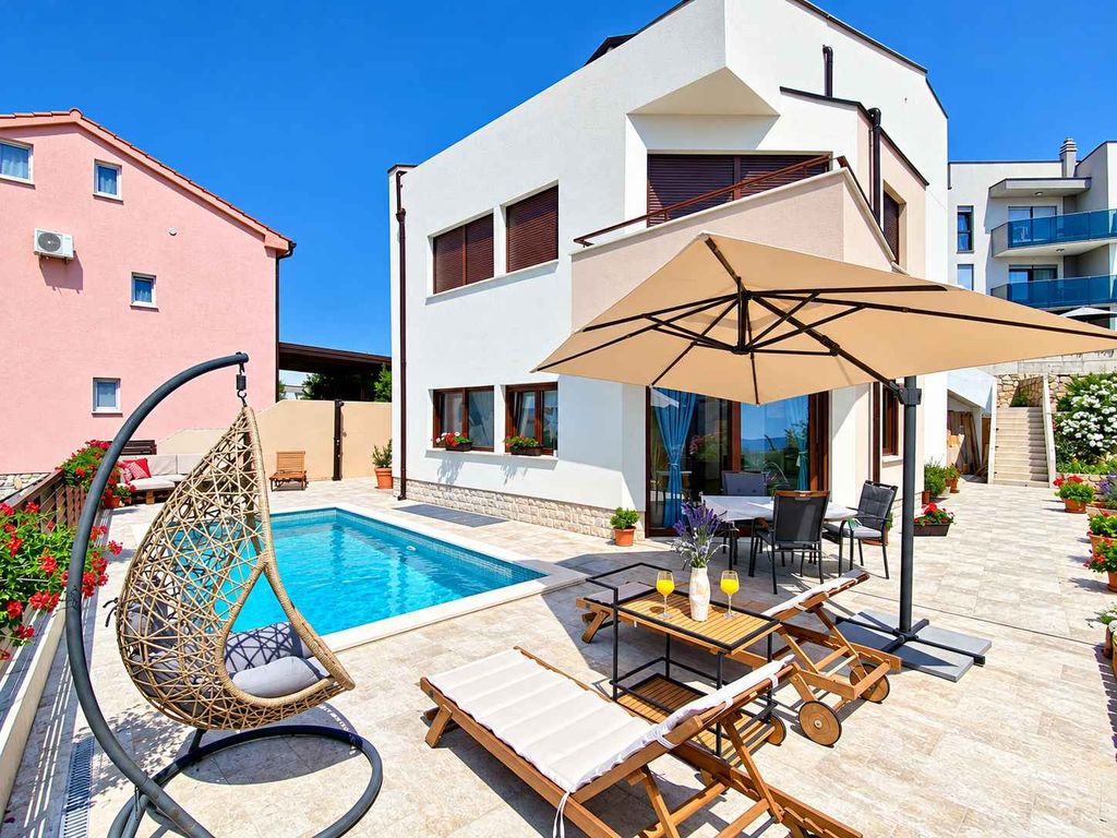 Villa mit Klimaanlage und Pool