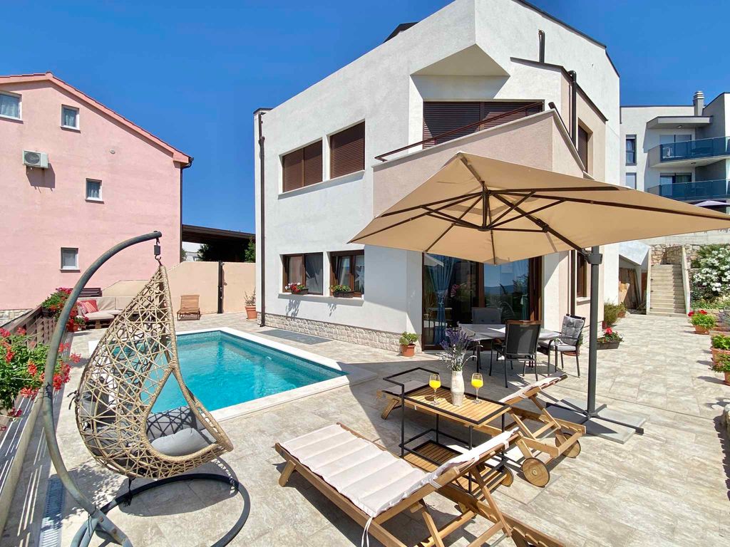 Villa mit Klimaanlage und Pool