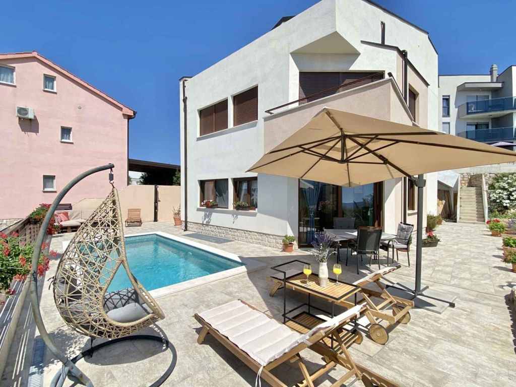 Villa mit Klimaanlage und Pool