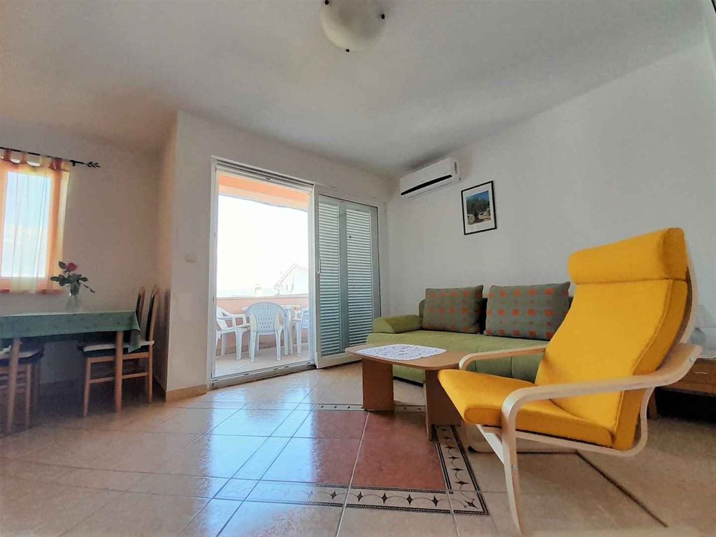 Ferienwohnung mit Klimaanlage und Balkon