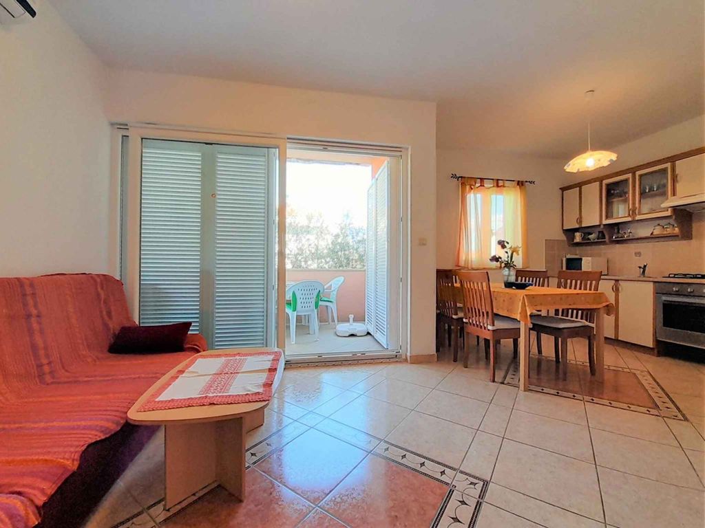 Ferienwohnung mit Klimaanlage und Balkon