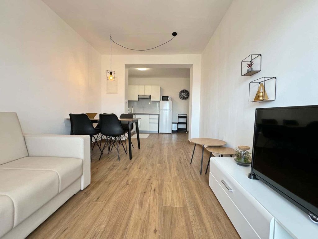 Ferienwohnung mit Klimaanlage und Balkon