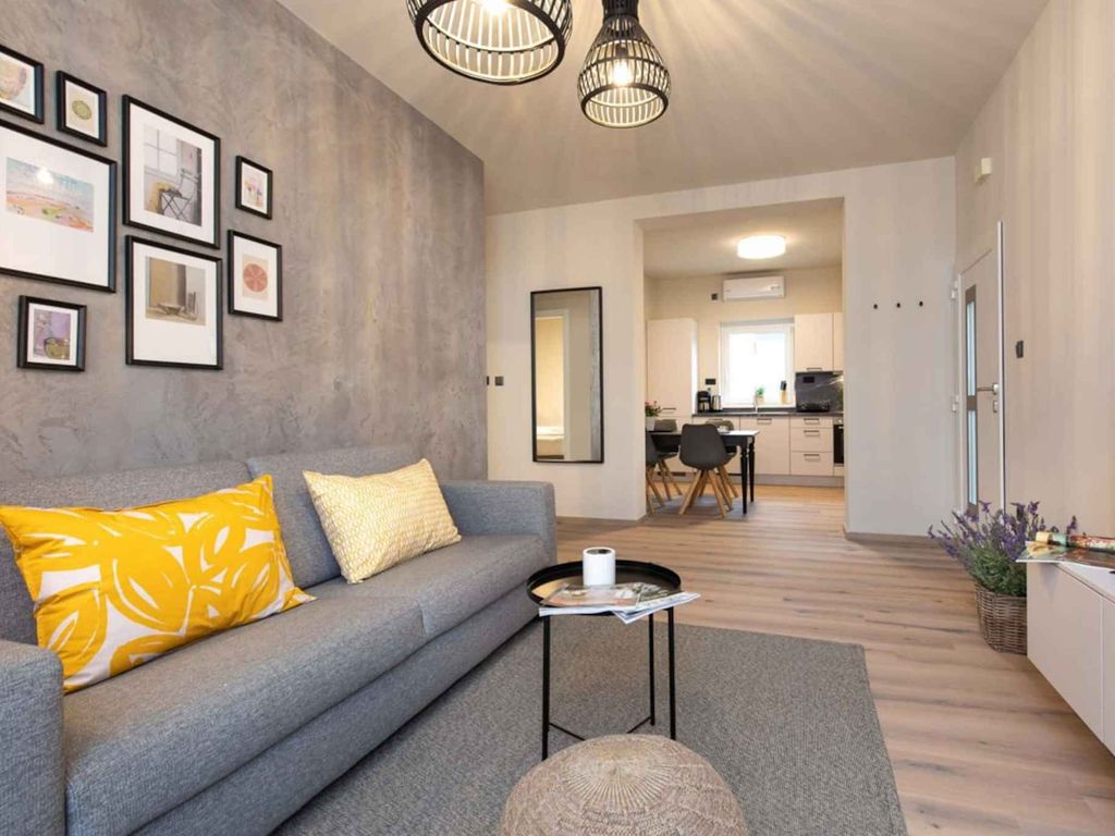 Ferienwohnung modern eingerichtet mit Swimmingpool