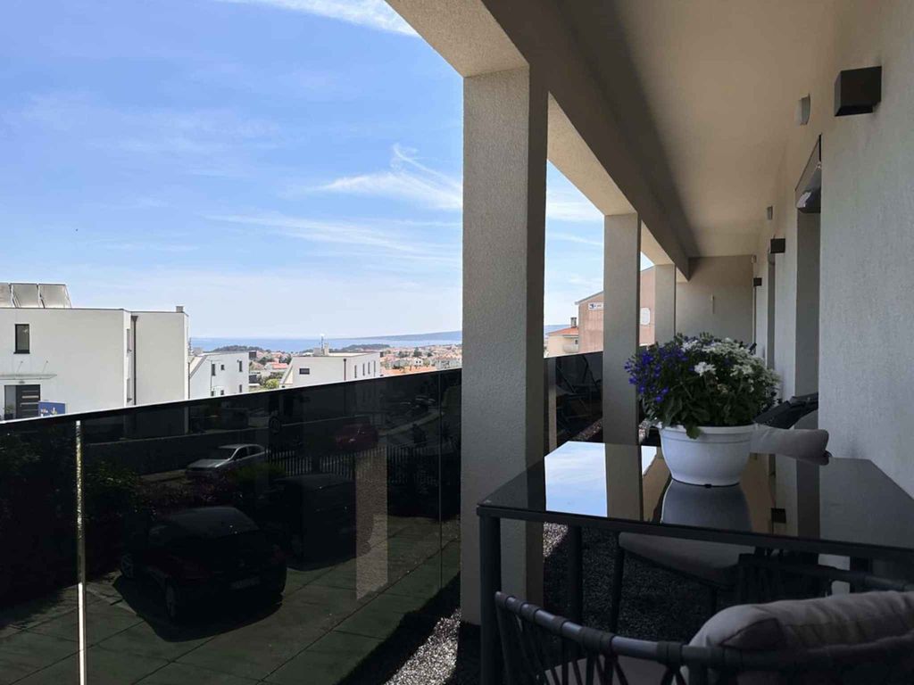 Ferienwohnung modern eingerichtet mit Swimmingpool