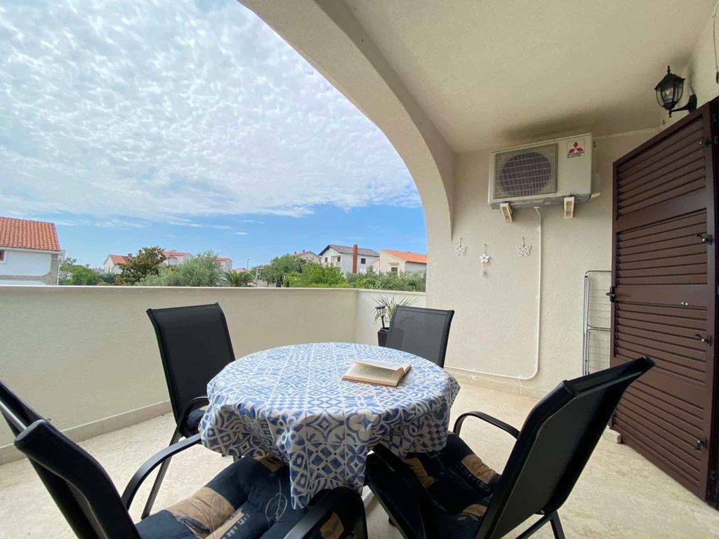 Ferienwohnung mit Klimaanlage und Balkon