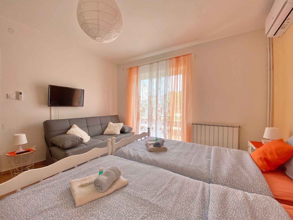 Ferienwohnung mit Klimaanlage und Balkon