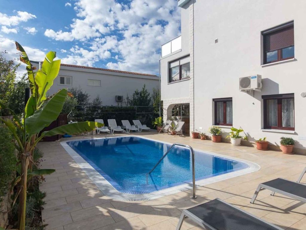 Ferienwohnung mit beheiztem Pool