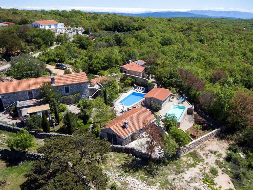 Villa mit Pool und Meerblick
