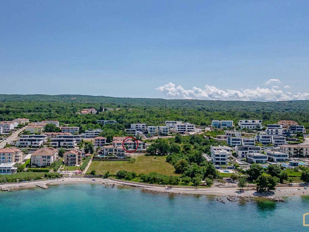 Villa mit Swimmingpool und Meerblick