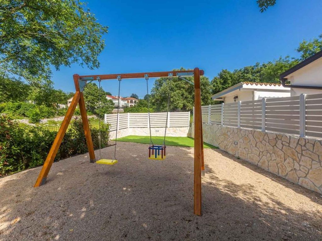 Villa mit Pool und Meerblick