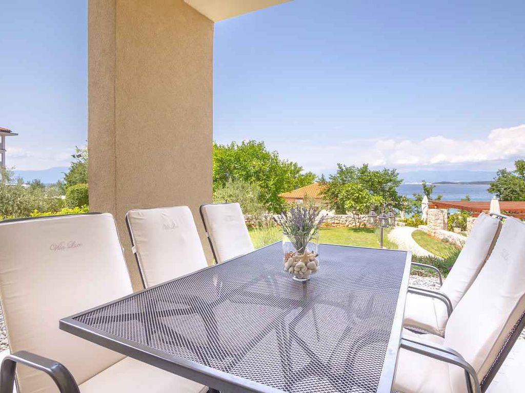 Ferienwohnung mit Balkon, Klimaanlage und Meerblick