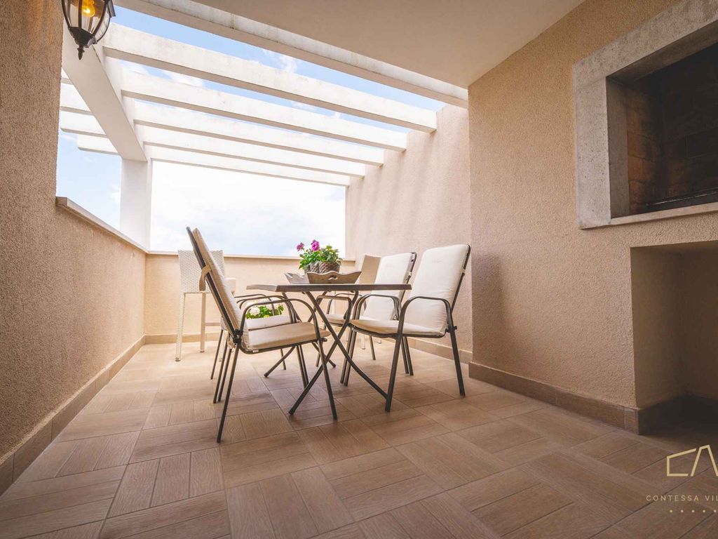 Ferienwohnung mit Balkon, Klimaanlage und Meerblick