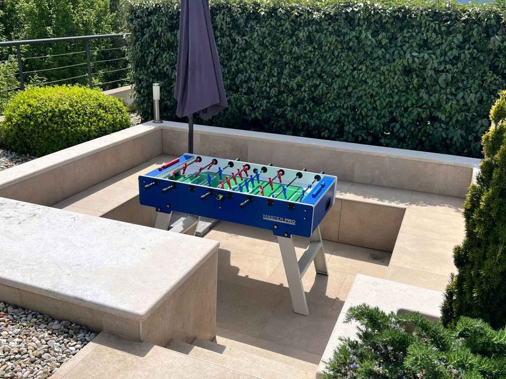 Villa mit Pool und Meerblick