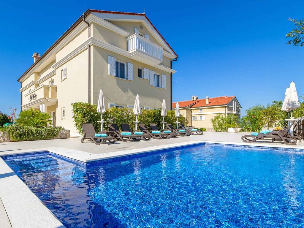 FerienWohnung mit Pool, Klimaanlage und Meerblick