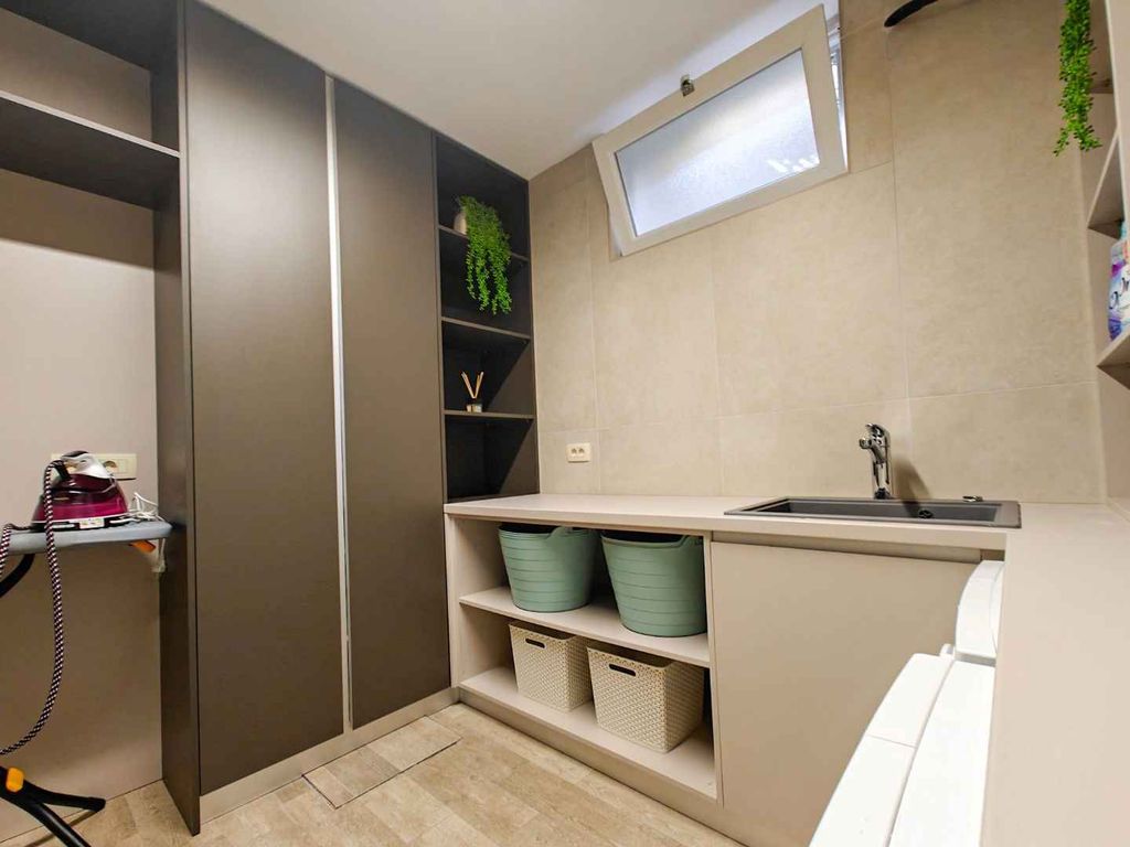 FerienWohnung mit Pool, Klimaanlage und Meerblick