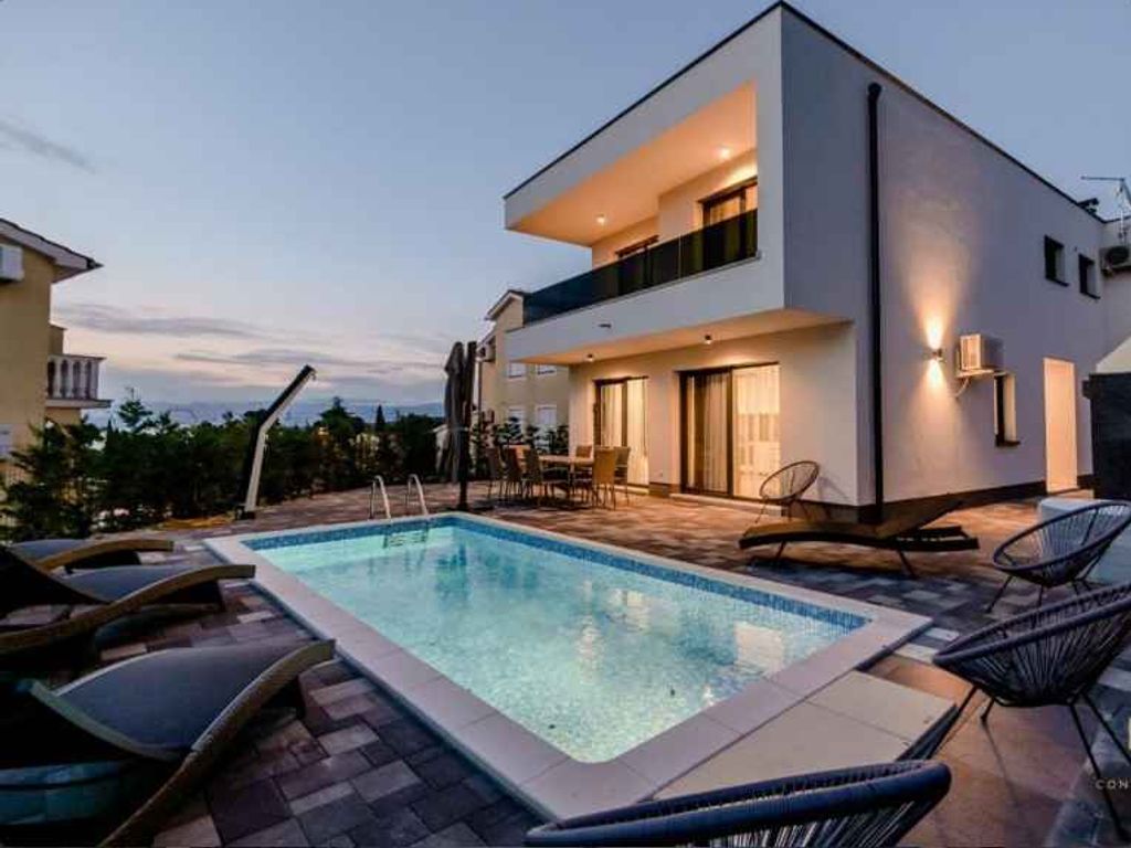 Villa mit Klimaanlage und Pool