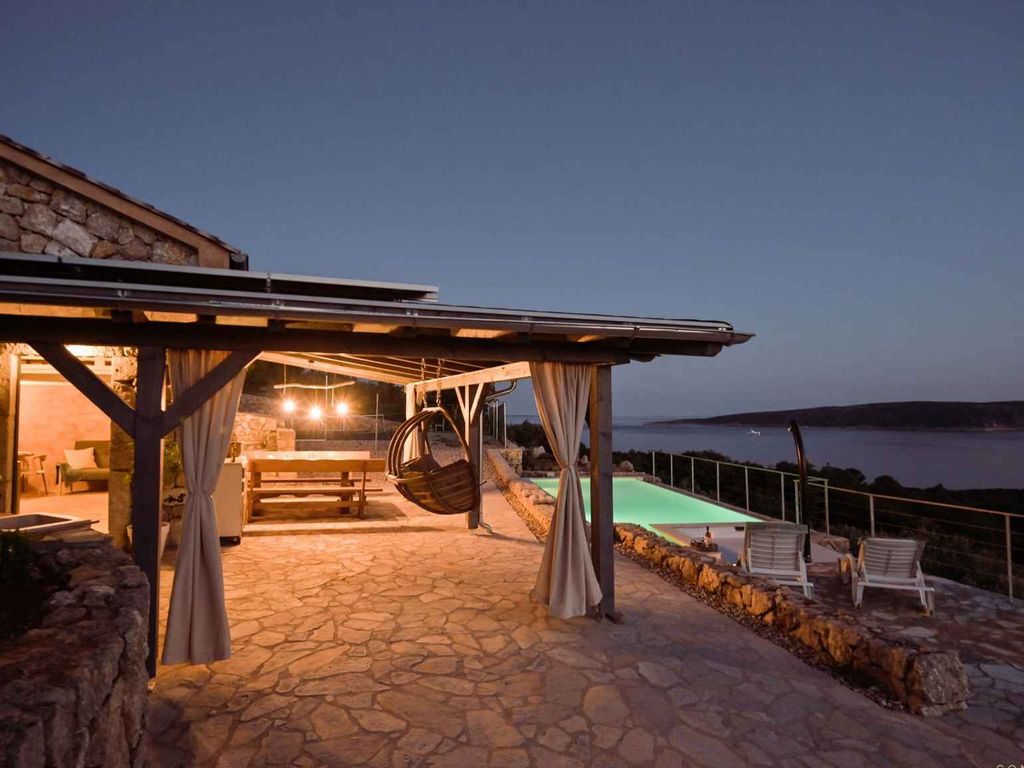FerienHaus mit Infinity-Pool und Panoramablick