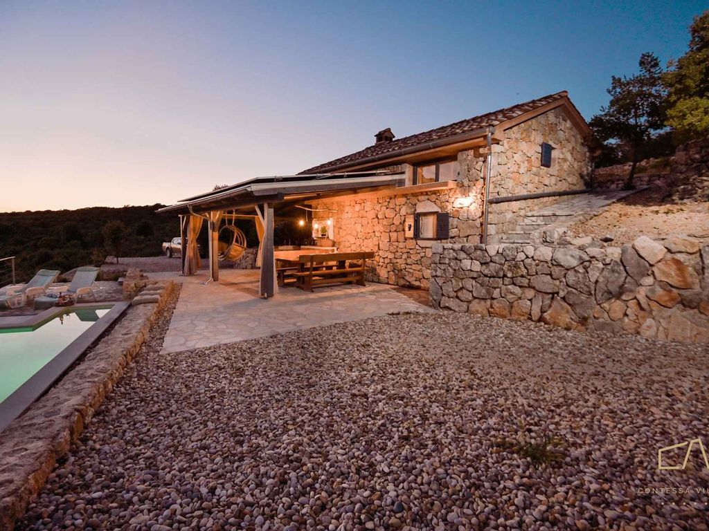 FerienHaus mit Infinity-Pool und Panoramablick