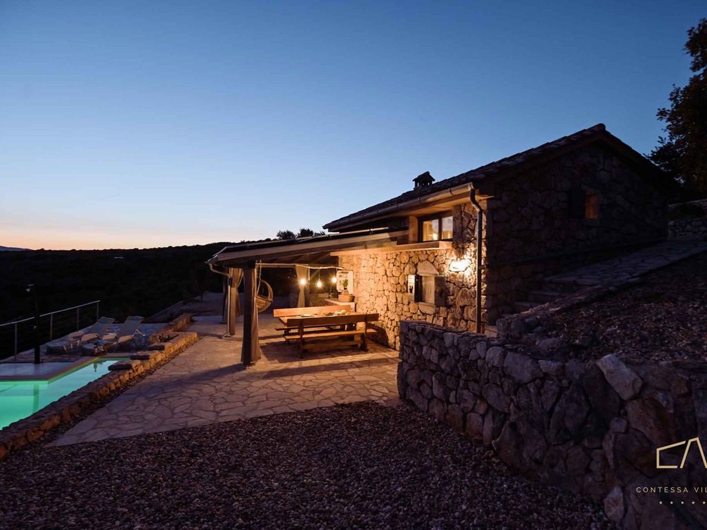FerienHaus mit Infinity-Pool und Panoramablick