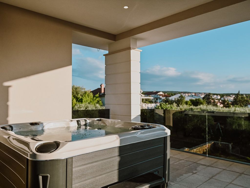 Villa mit Pool und Klimaanlage