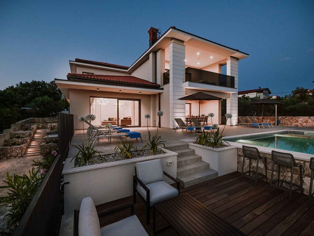 Villa mit Pool und Klimaanlage