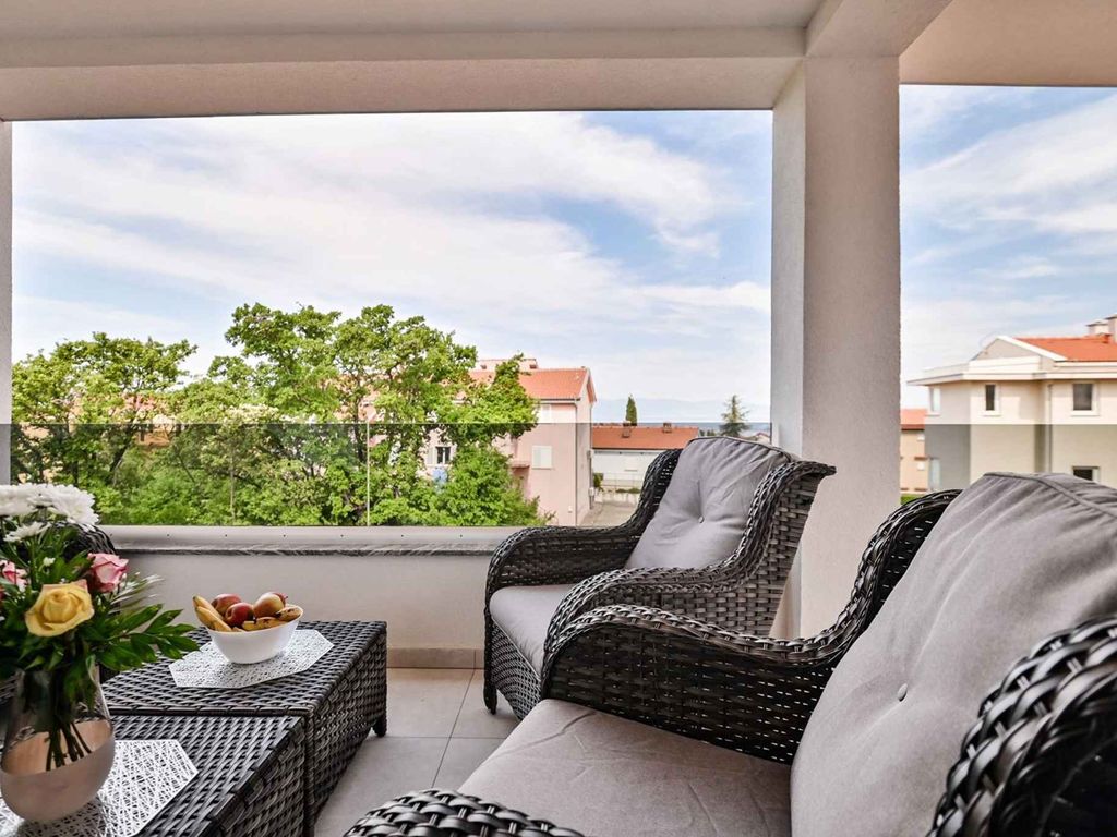 Ferienwohnung modern eingerichtet mit gemütlichem Balkon