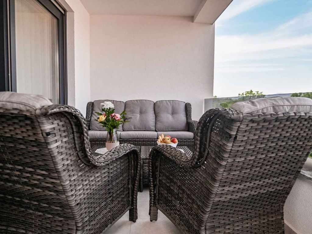 Ferienwohnung modern eingerichtet mit gemütlichem Balkon