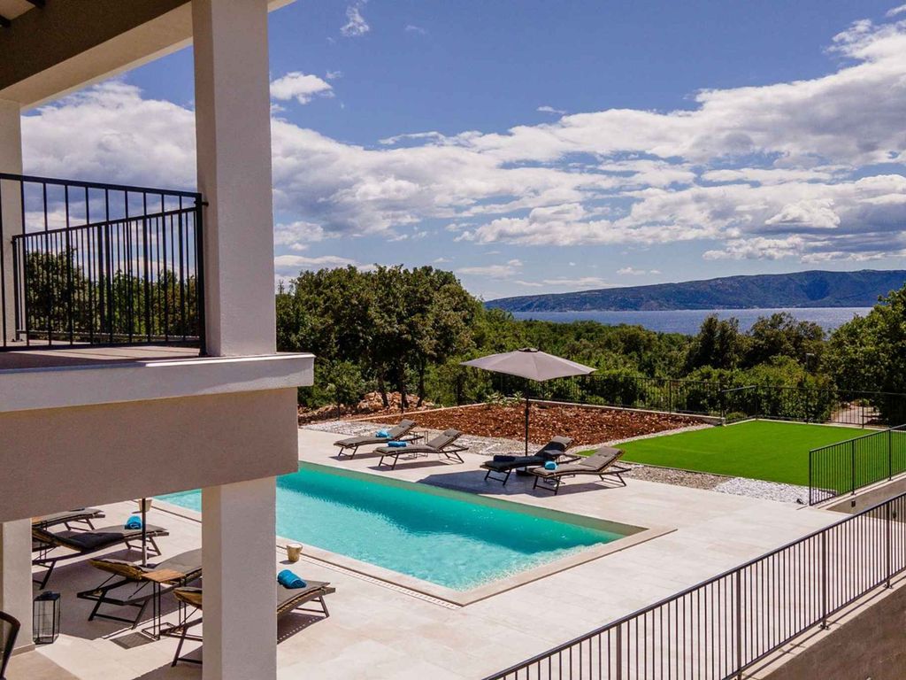 Villa mit Sauna, Fitness und privatem Pool