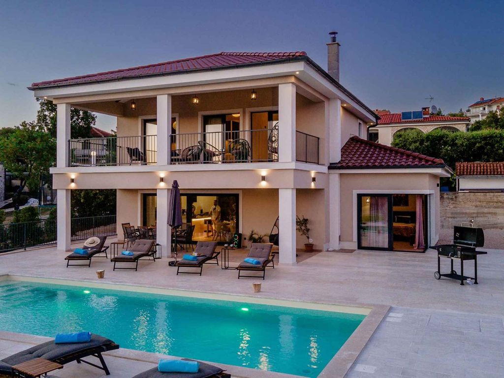 Villa mit Sauna, Fitness und privatem Pool