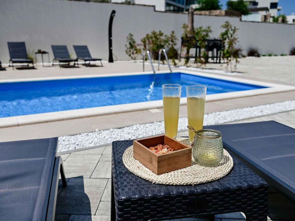 Ferienwohnung mit Meerblick und Pool zur gemeinsamen Nutzung