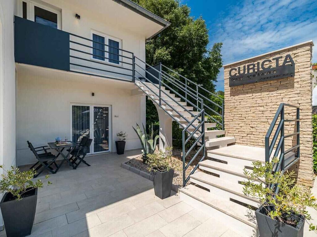 Ferienwohnung mit Klimaanlage, mit Aussenpool
