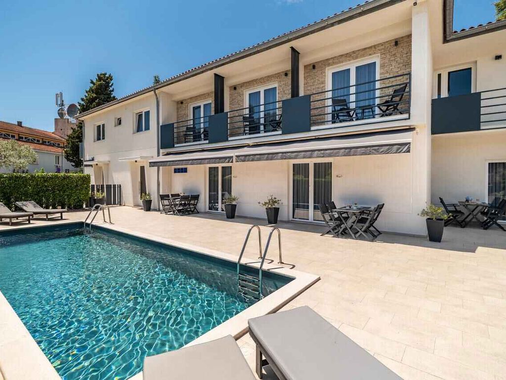 Ferienwohnung mit Klimaanlage, mit Aussenpool