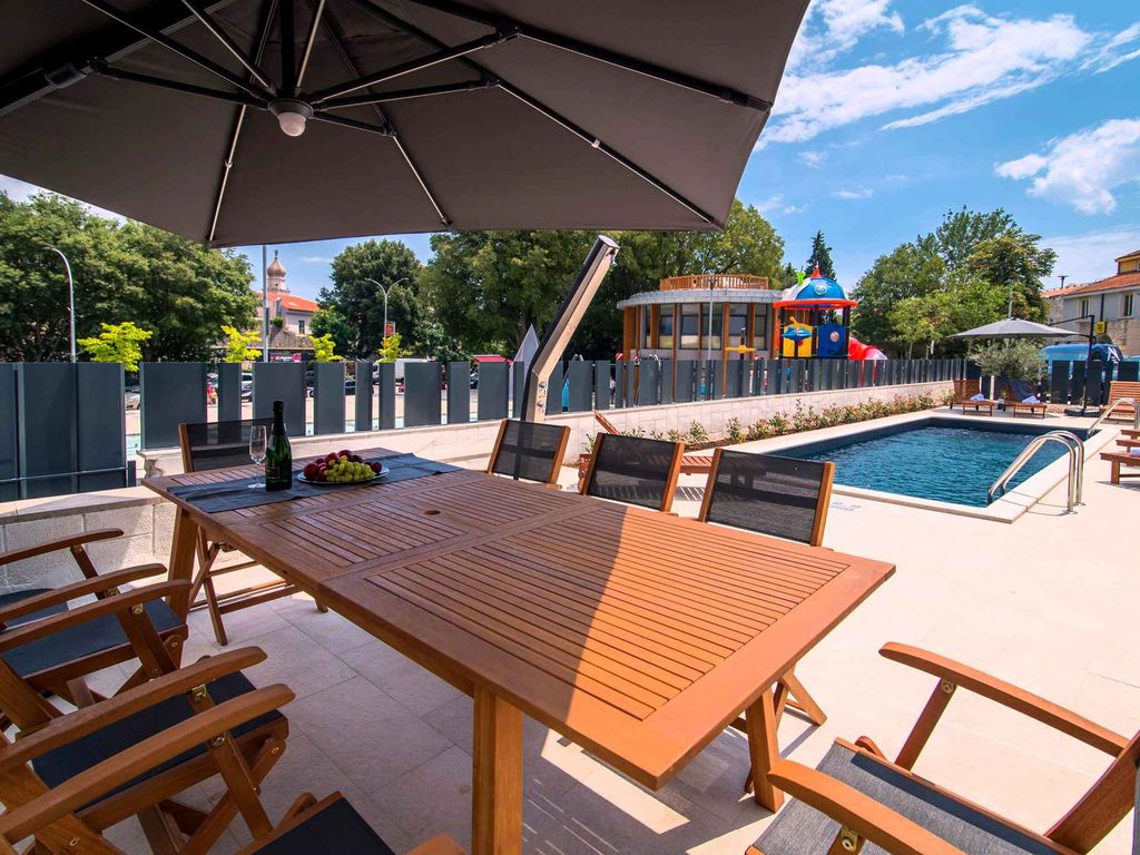 Ferienwohnung mit Klimaanlage, mit Aussenpool