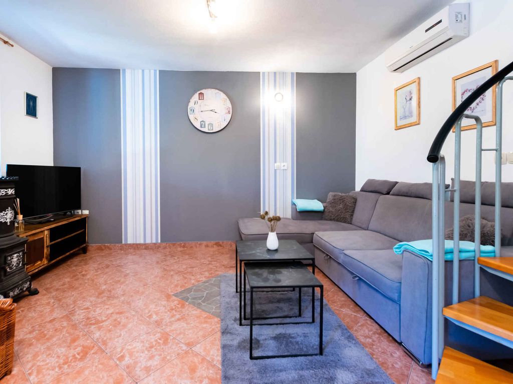 Ferienhaus mit Pool und Klimaanlage