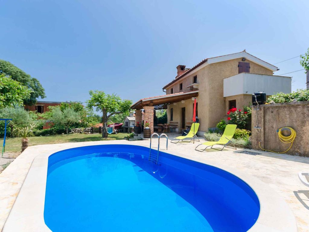 Ferienhaus mit Pool und Klimaanlage