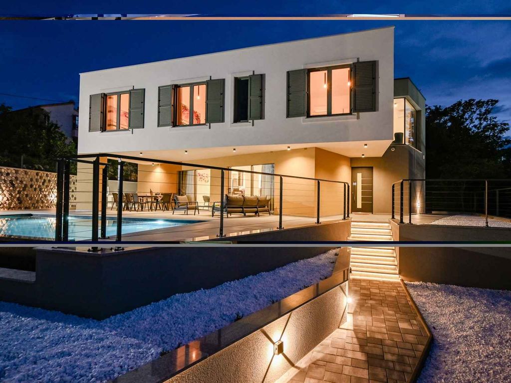 Villa mit Swimmingpool, Fitnessraum und Grill