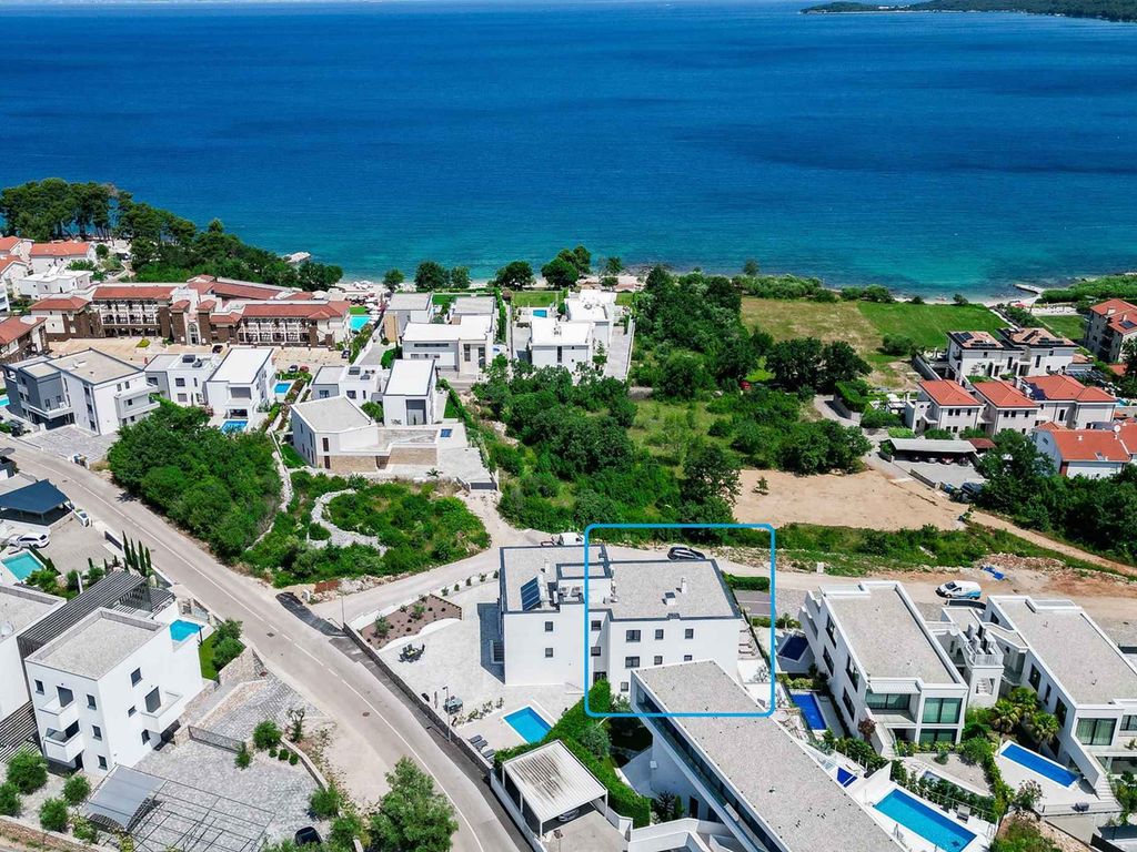 Ferienwohnung mit privatem Pool und Meerblick