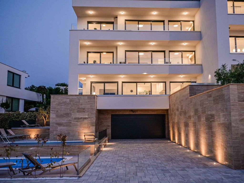 Ferienwohnung mit privatem Pool und Meerblick