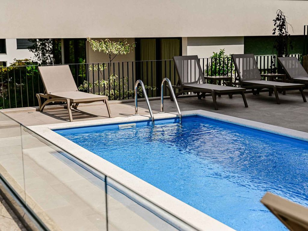 Ferienwohnung mit Meerblick und Swimmingpool