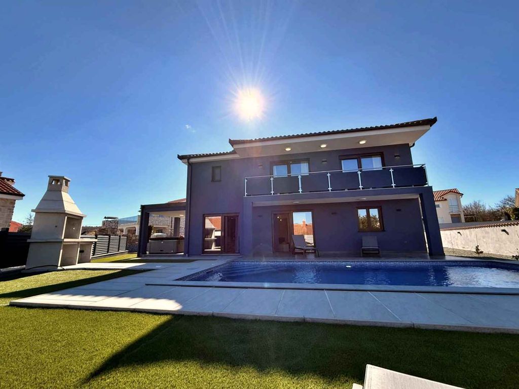 Villa mit Swimmingpool, Grill und Whirlpool