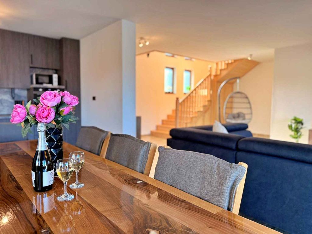 Villa mit Swimmingpool, Grill und Whirlpool