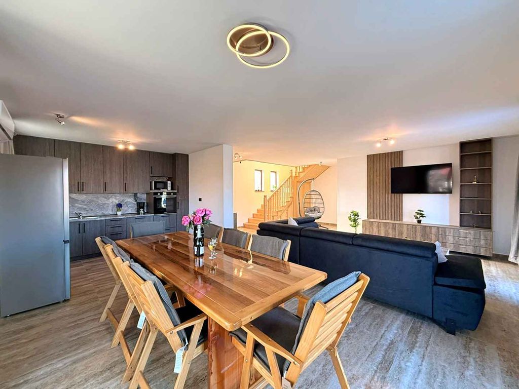 Villa mit Swimmingpool, Grill und Whirlpool
